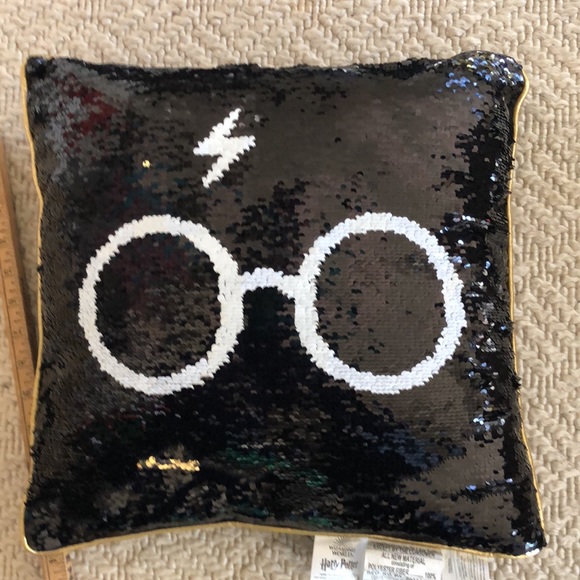 Harry Potter Bundle!!! Pillow & 2 Tops! - Picture 4 of 10